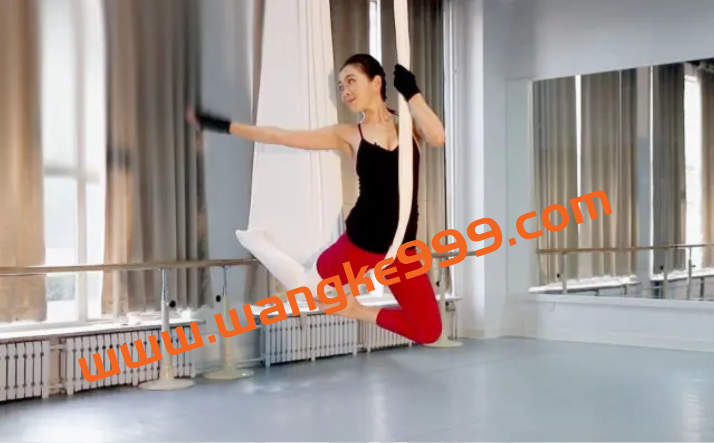 李菁中级空中瑜伽插图 李菁中级空中瑜伽插图